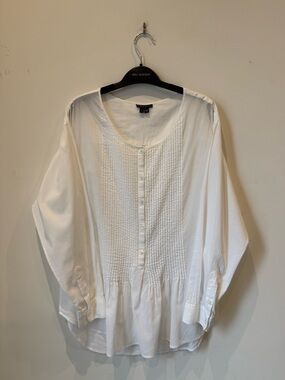 Theory White Top with Tuxedo Pleats